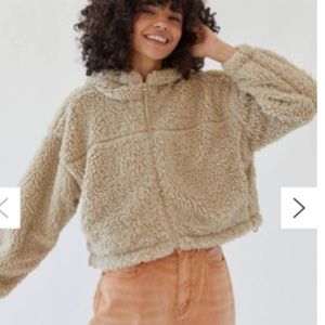 BDG fuzzy zip up hoody🤩